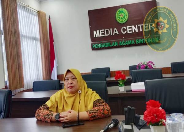 129 MATANGKAN PERSIAPAN SEKRETARIS PA BINTUHAN IKUTI RAPAT