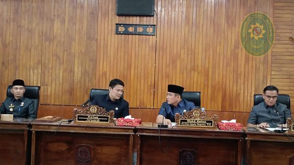 130 RAPAT PARIPURNA BAHAS RAPERDA 2025 2