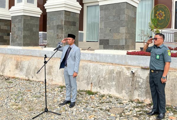 106 UPACARA SUMPAH PEMUDA DI PENGADILAN AGAMA BINTUHAN MAJU BERSAMA INDONESIA RAYA