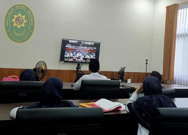 14 PA BINTUHAN IKUTI WEBINAR PENGUATAN UNIT PENGENDALIAN GRATIFIKASI DAN UPAYA PEMBERANTASAN TINDAK PIDANA KORUPSI 2
