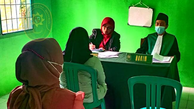 14. SIDANG DI LUAR GEDUNG PENGADILAN DI SEMIDANG GUMAY 2
