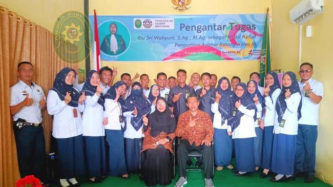 10. BERPISAH KARENA SK PENGANTAR TUGAS IBU SRI WAHYUNI S.Ag. M.Ag