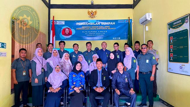 12. SERATUS PERSEN KETUA PA BINTUHAN LAKSANAKAN PENGAMBILAN SUMPAH PNS 2