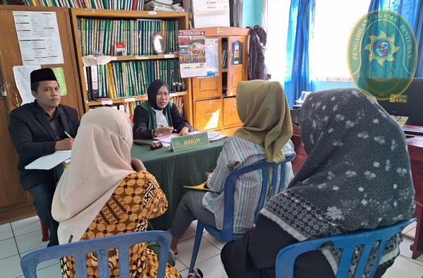 41 MAKSIMAL MELAYANI MASYARAKAT PA BINTUHAN KEMBALI SIDANG LUAR GEDUNG DI KECAMATAN TANJUNG KEMUNING