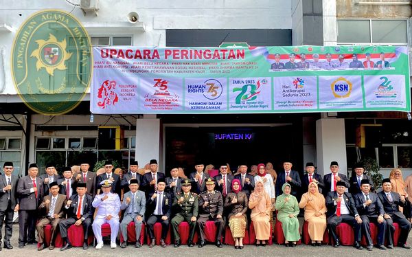 83 UPACARA SPESIAL UNTUK SELURUH IBU PA BINTUHAN HADIRI UNDANGAN PEMKAB KAUR